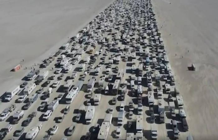 Atasco de tráfico durante 9 horas después del Burning Man Festival cuando los autos se descomponen en el calor del desierto estadounidense – .
