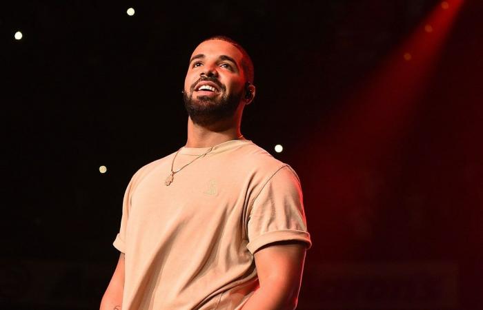 Drake luce una nueva cadena de oro de Jacob & Co que perteneció a Pharrell Williams – .